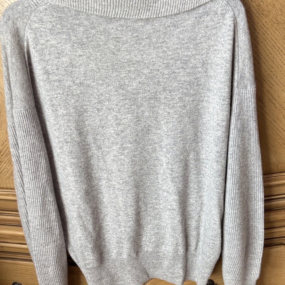 Amicale Cashmere Light Gray Zip-Up Sweater - Picture 5 of 5